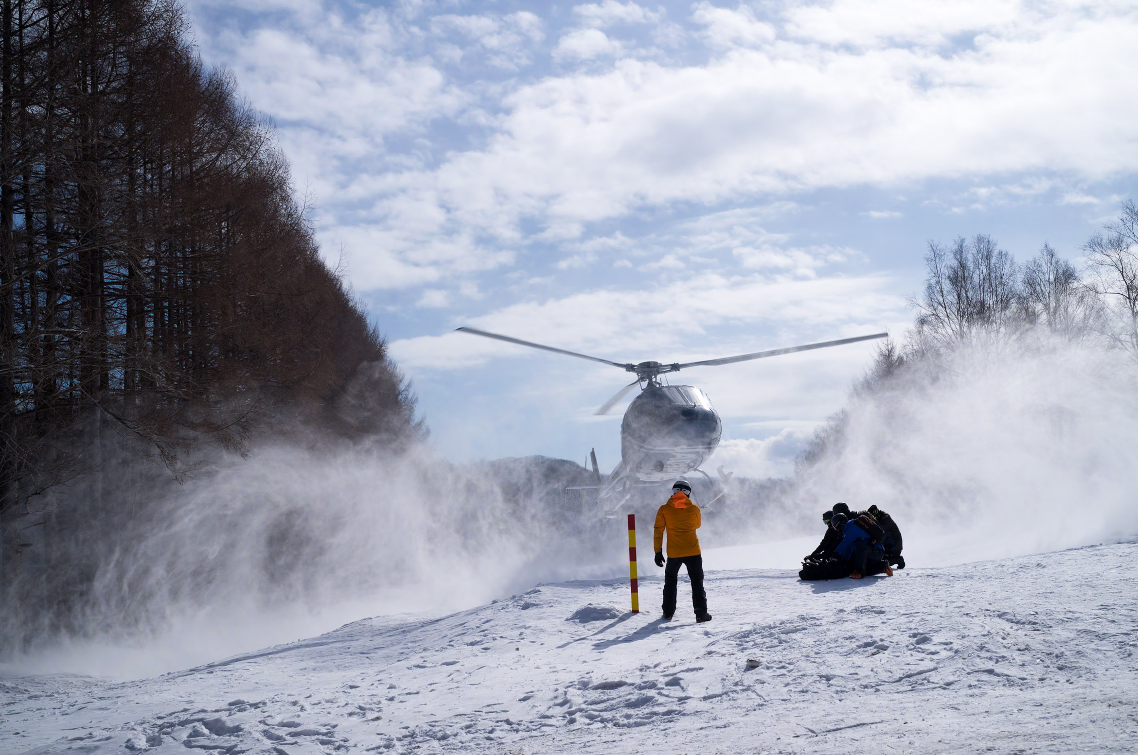 Heli skiing ready to go 直升机滑雪准备出发