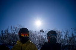 Skiers 滑雪的人们 (b)