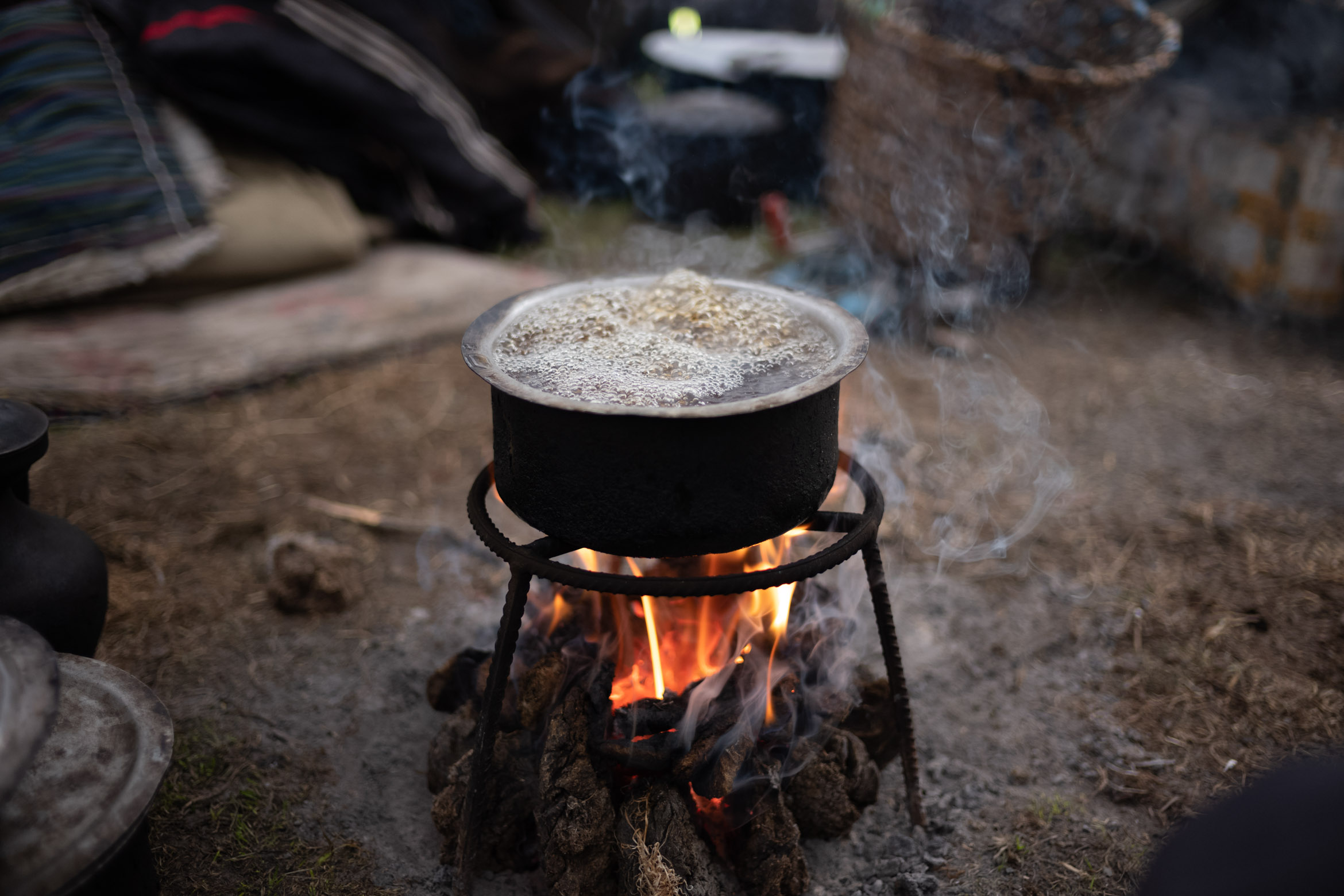 In the tent of a local herder 在本地牧民的帐篷里聊天