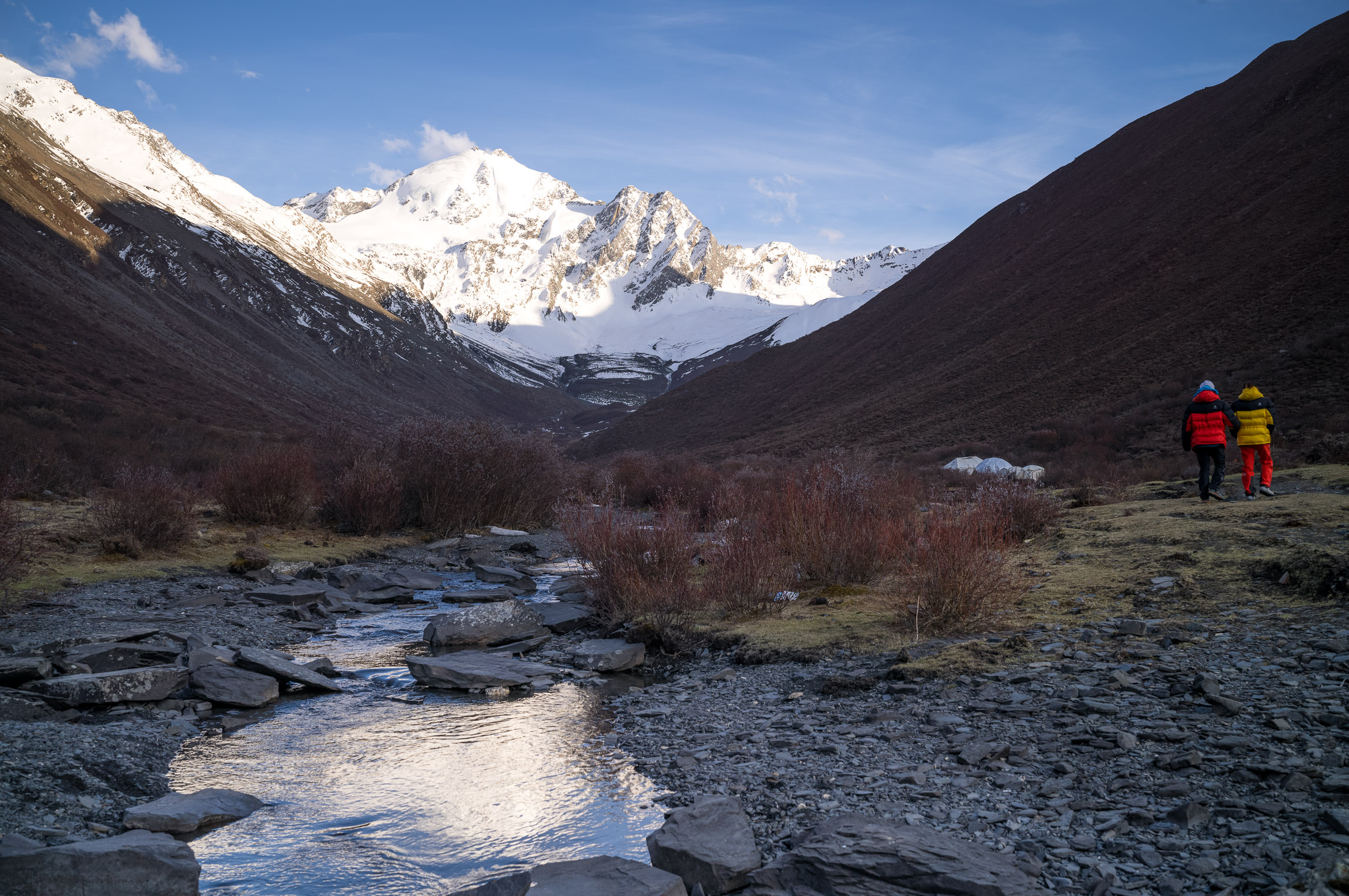 Base camp in the evening 傍晚的大本营