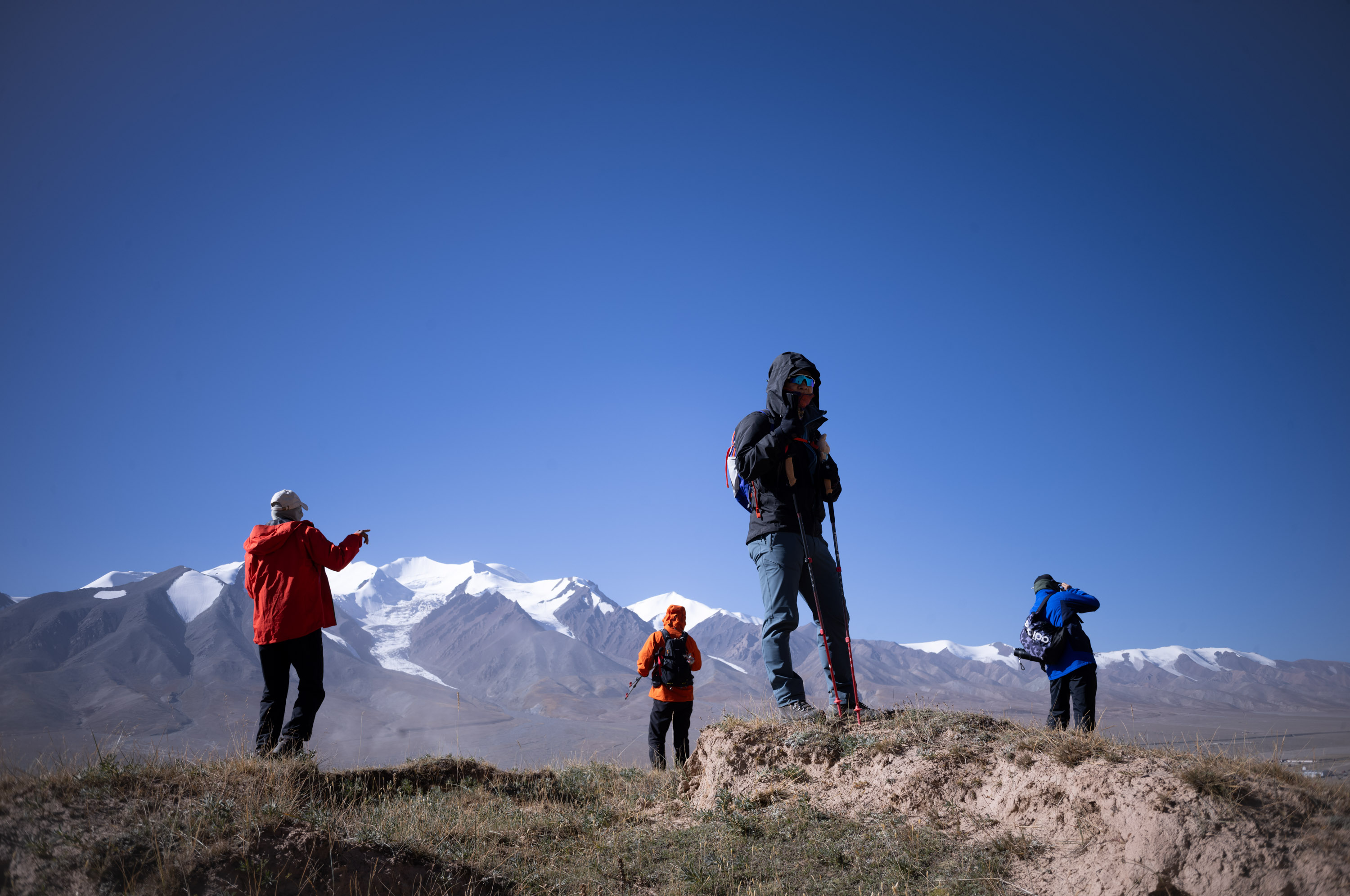 Before entering the mountain, adapt to the altitude in a place called Xidatan  进山前,在一个叫西大滩的地方先适应海拔